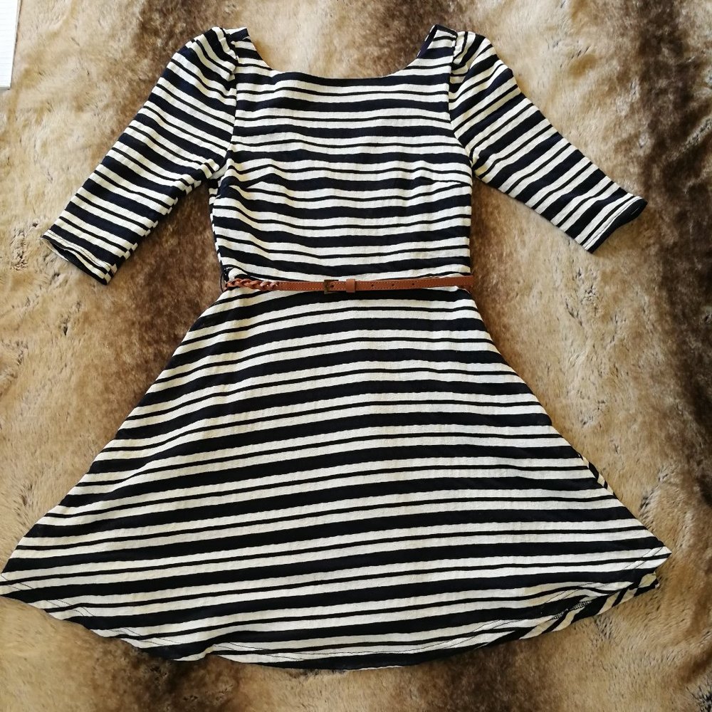 Gianni Bini Belted Navy/Cream Striped dress